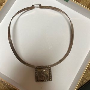 Sterling silver collar necklace with pendant
